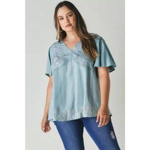 - NWT Davi & Dani Vneck Embroidered Top Size 2X Sage Green